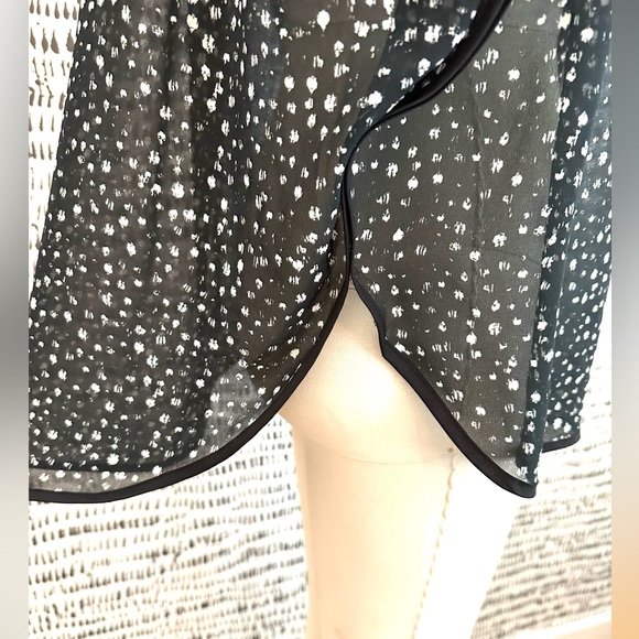 Rebecca Taylor Sheer Sleeveless Blouse. Lovely Details! Size 12. - Picture 3 of 9